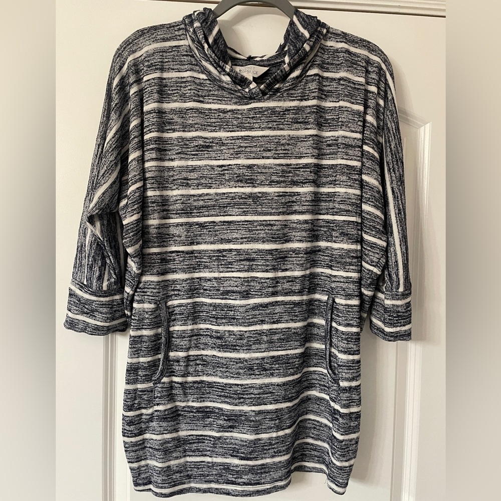 Market and Spruce women’s XL hoodie sweater in dark/light grey & white stripes.